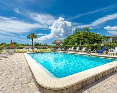 7430 Lake Breeze Drive - Photo Thumbnail 24