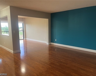 7430 Lake Breeze Drive - Photo Thumbnail 4