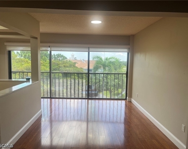 7430 Lake Breeze Drive - Photo Thumbnail 15