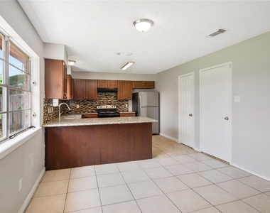 11710 Old Telegraph Road - Photo Thumbnail 8