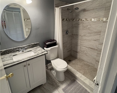 12626 Kenwood Lane - Photo Thumbnail 10