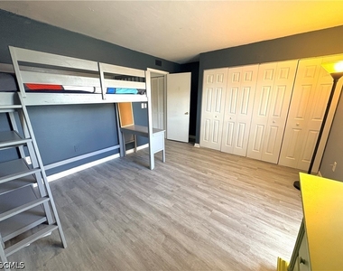 12626 Kenwood Lane - Photo Thumbnail 9