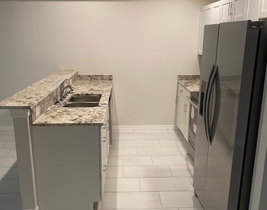 610 Se 13th Street - Photo Thumbnail 1
