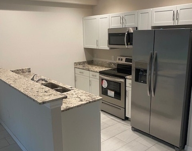 610 Se 13th Street - Photo Thumbnail 3