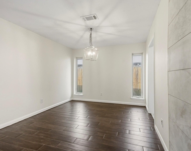830 Seacliff Drive - Photo Thumbnail 3