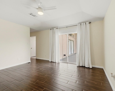 830 Seacliff Drive - Photo Thumbnail 13