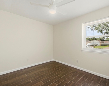 830 Seacliff Drive - Photo Thumbnail 10