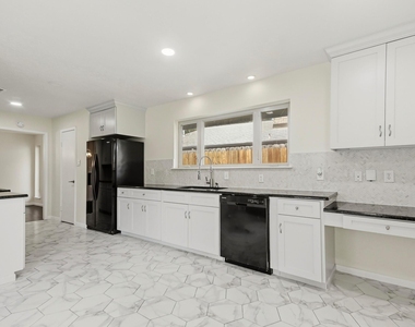 830 Seacliff Drive - Photo Thumbnail 7