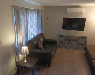 46 Townhouse - Photo Thumbnail 5