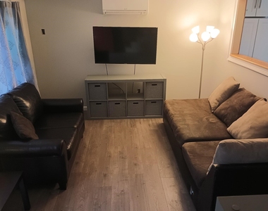 46 Townhouse - Photo Thumbnail 3