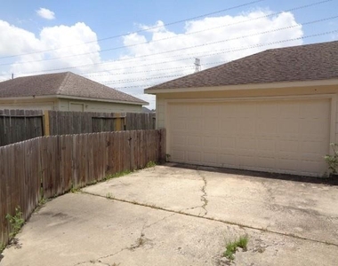 16807 Mammoth Springs Dr - Photo Thumbnail 3