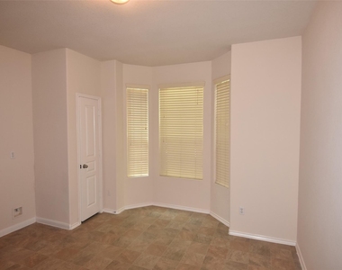 16807 Mammoth Springs Dr - Photo Thumbnail 5