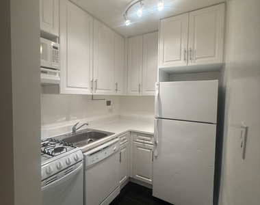 191 East 76th Street - Photo Thumbnail 8
