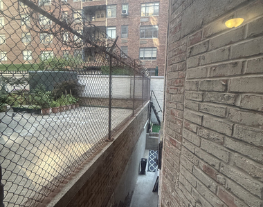 191 East 76th Street - Photo Thumbnail 2