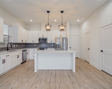6420 Highland Pine Lane - Photo Thumbnail 9