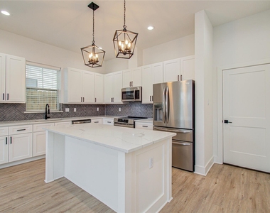 6420 Highland Pine Lane - Photo Thumbnail 14