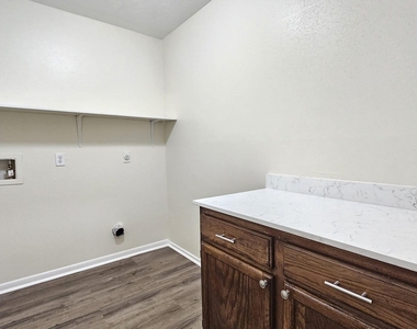 10303 Old Towne Lane - Photo Thumbnail 17
