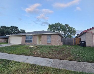 10303 Old Towne Lane - Photo Thumbnail 2