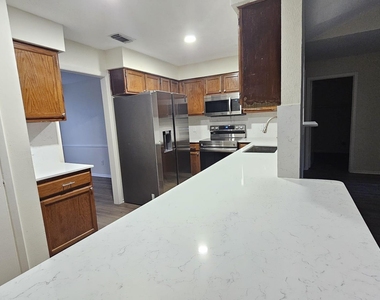 10303 Old Towne Lane - Photo Thumbnail 6
