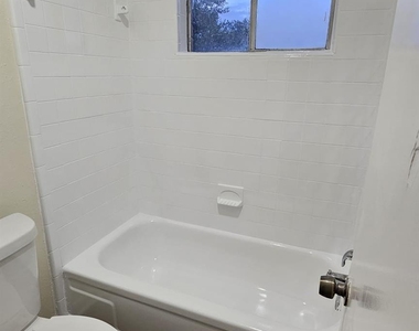 10303 Old Towne Lane - Photo Thumbnail 20