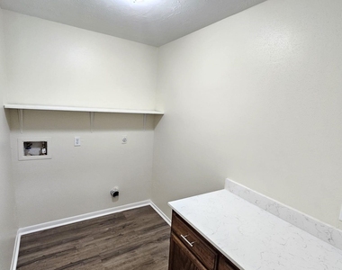 10303 Old Towne Lane - Photo Thumbnail 5