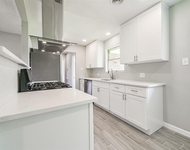 9631 Bundy Lane - Photo Thumbnail 7