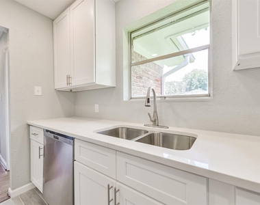 9631 Bundy Lane - Photo Thumbnail 8