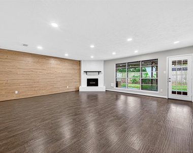 21043 Northern Colony Ct - Photo Thumbnail 6