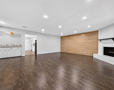 21043 Northern Colony Ct - Photo Thumbnail 5