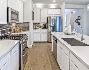 21931 Wycombe Terrace Way - Photo Thumbnail 6