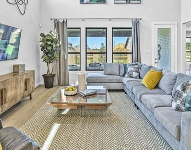 21931 Wycombe Terrace Way - Photo Thumbnail 2