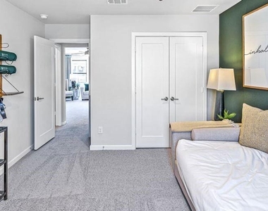 21931 Wycombe Terrace Way - Photo Thumbnail 22