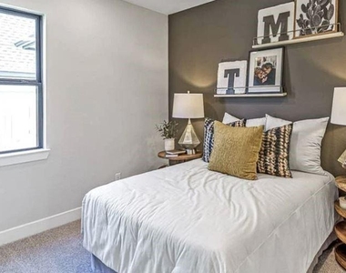 21931 Wycombe Terrace Way - Photo Thumbnail 24