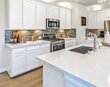21931 Wycombe Terrace Way - Photo Thumbnail 4