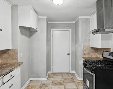 1223 Shawnee Street - Photo Thumbnail 9