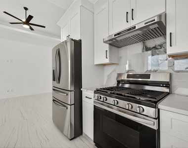 2226 Syrian Street - Photo Thumbnail 17
