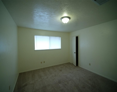 12403 Bexley Drive - Photo Thumbnail 10