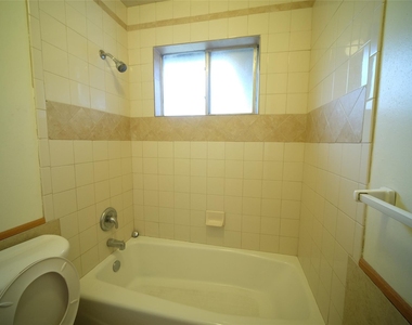 12403 Bexley Drive - Photo Thumbnail 9