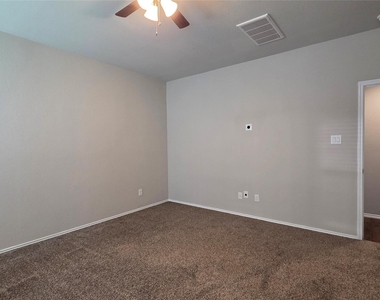 14097 Lake Crescent Drive - Photo Thumbnail 9