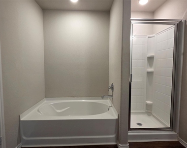 14097 Lake Crescent Drive - Photo Thumbnail 11