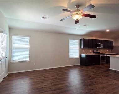 14097 Lake Crescent Drive - Photo Thumbnail 6