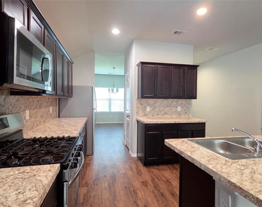 14097 Lake Crescent Drive - Photo Thumbnail 4