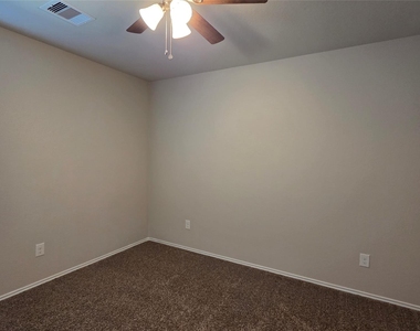 14097 Lake Crescent Drive - Photo Thumbnail 8