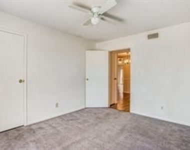 10615 Briar Forest Drive - Photo Thumbnail 18