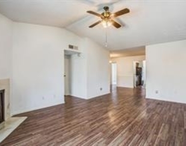 10615 Briar Forest Drive - Photo Thumbnail 8