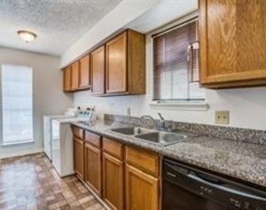10615 Briar Forest Drive - Photo Thumbnail 11