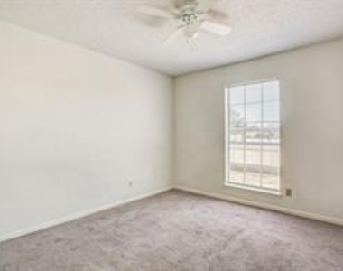10615 Briar Forest Drive - Photo Thumbnail 19