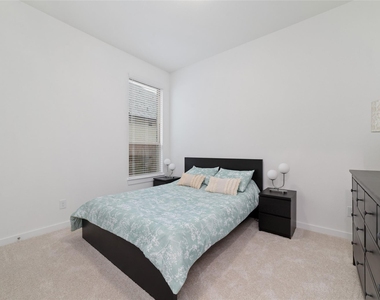 24711 Hibiscus Garden Way - Photo Thumbnail 8