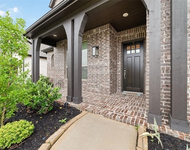 24711 Hibiscus Garden Way - Photo Thumbnail 4