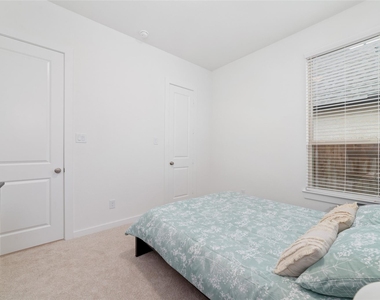 24711 Hibiscus Garden Way - Photo Thumbnail 9